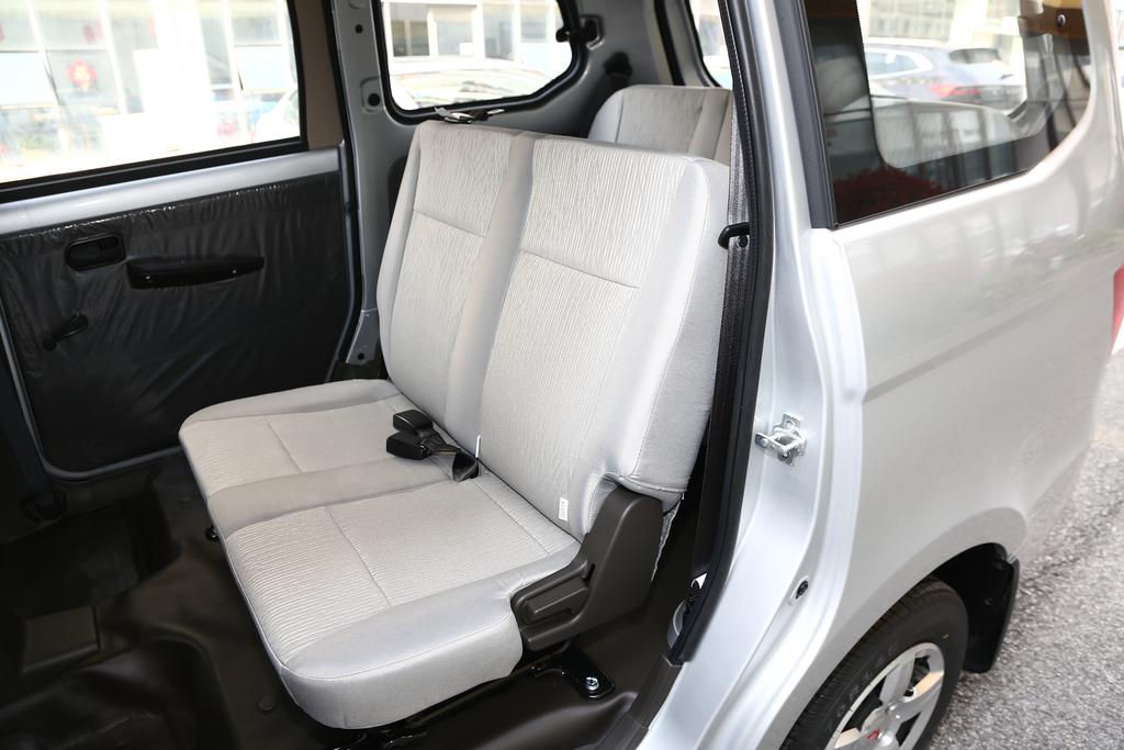 五菱宏光静态测评,五菱宏光s是属于小面还是微面