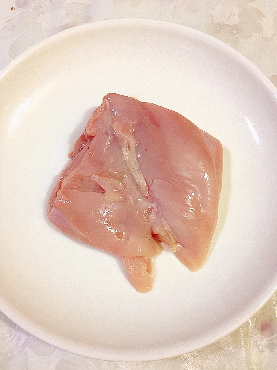 凉拌鸡丝的鸡丝又柴又硬,凉拌鸡丝做法加黄瓜丝和胡萝卜丝