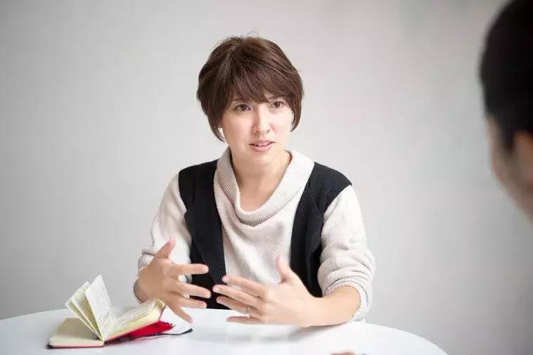 日本美女拔头发,日本美女服装秀