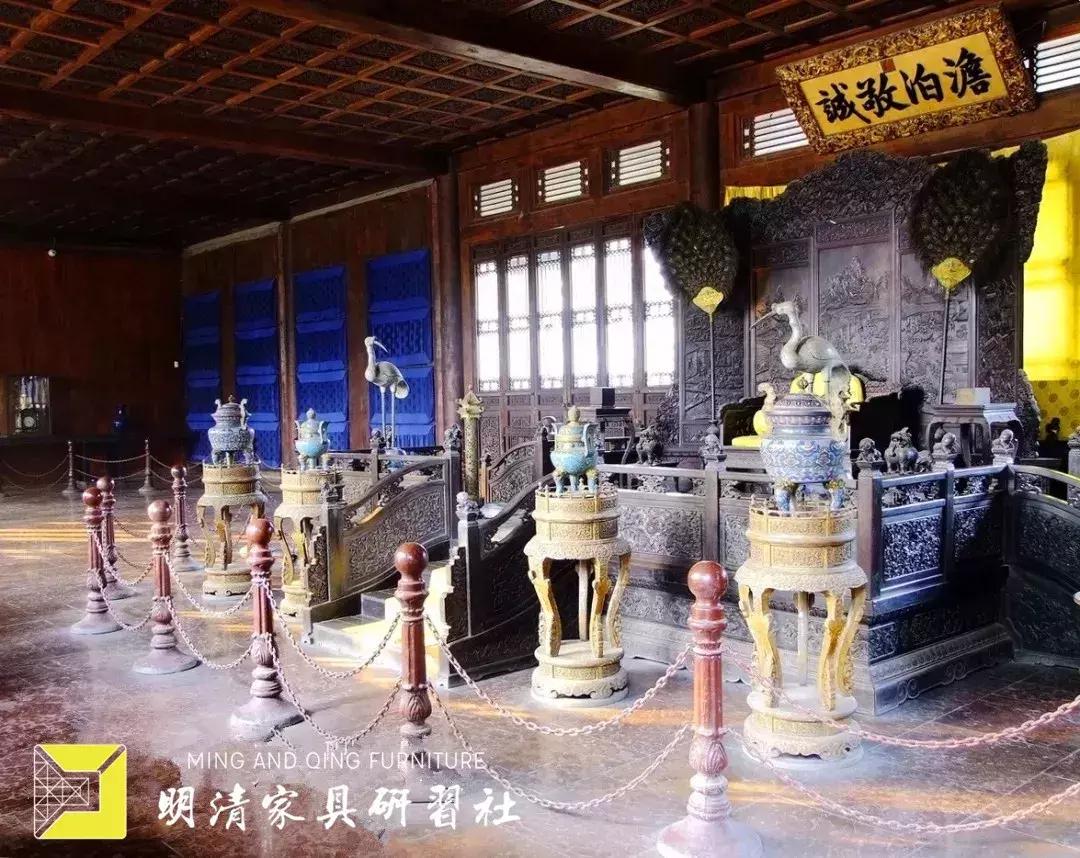 斤墨工巧：一桌六腿的进化与消亡