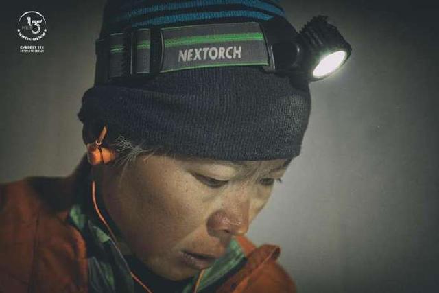 历经几十年登上珠穆朗玛峰的人,一群普通人攀登珠峰的故事