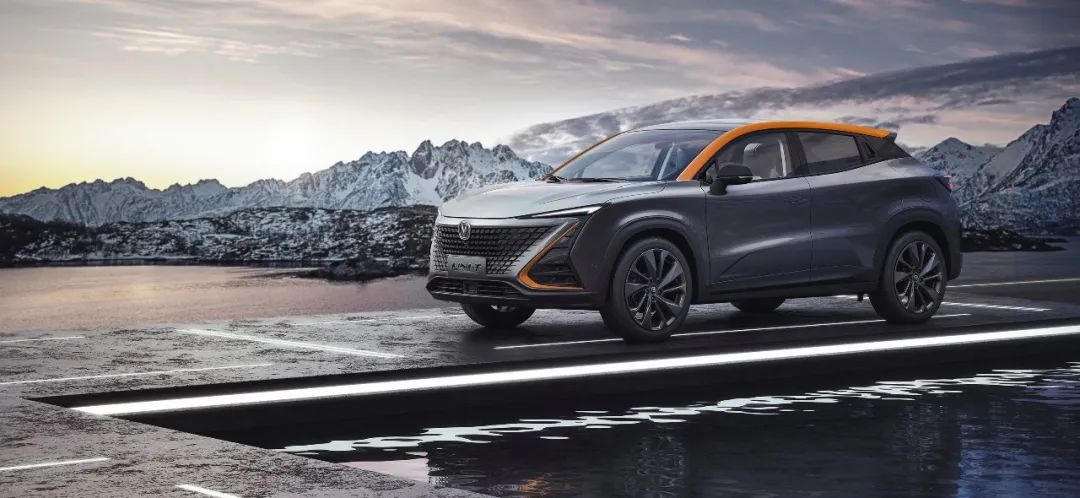 长安uni-v2.0t经典运动款,长安uni-v混动新技术