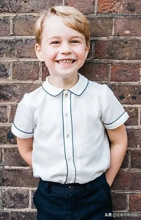 英国乔治小王子和女王,英国乔治小王子为什么不是继承人