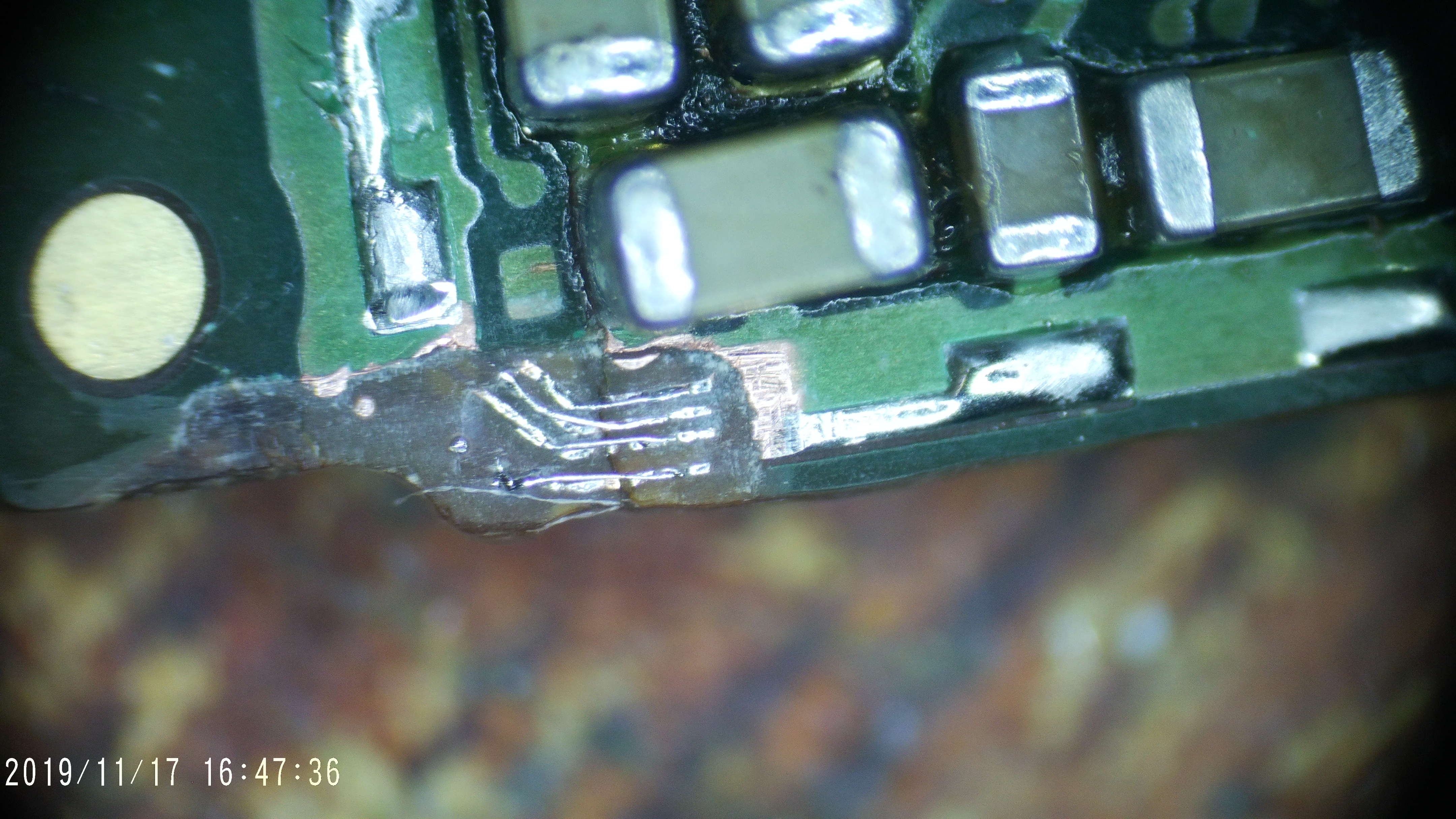 手机换屏幕开机闪一下就黑屏,手机换屏打开会黑屏1秒