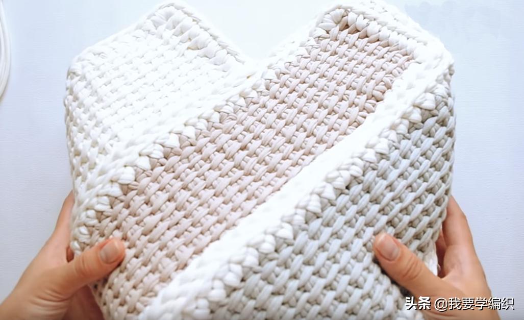 十一与其出门人挤人，不如在家看电视钩包包，一款拼色手提袋教程