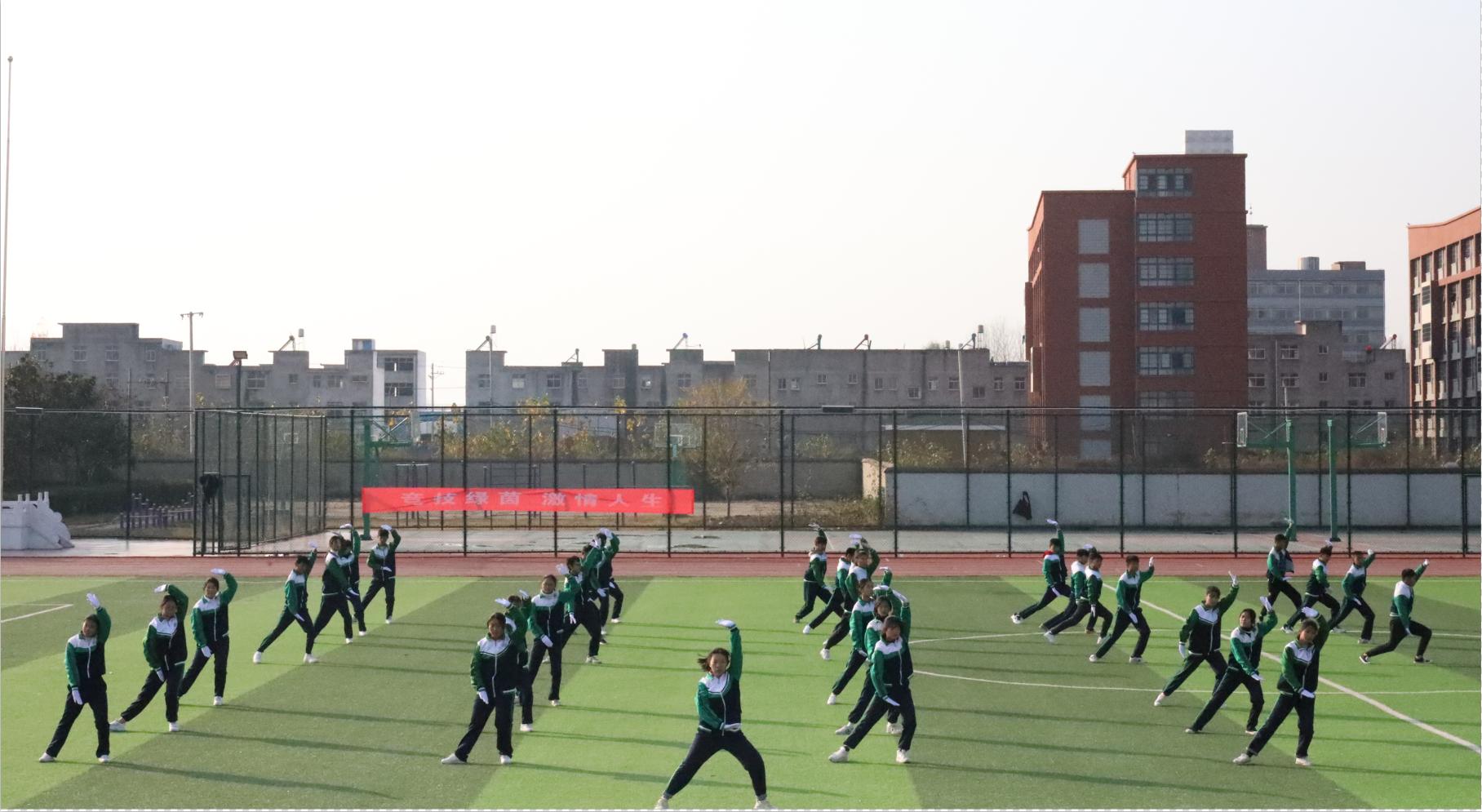 校园足球比赛圆满闭幕,校园足球联赛拉开了帷幕