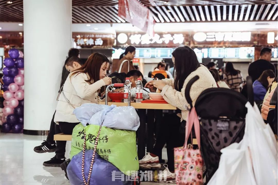 郑州银基商贸城，时尚和繁华背后，多的是你不知道的辛苦和忙碌