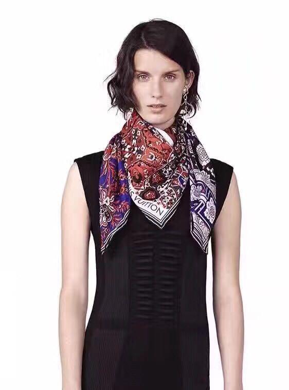 今年最流行的十款围巾,今年最潮围巾15种戴法视频