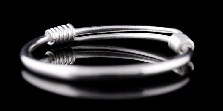 纯银饰品变色吗,纯银饰品为什么发黄