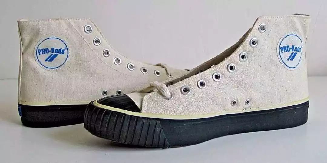 匡威帆布鞋和vans哪个好,匡威鞋和vans哪个更舒服