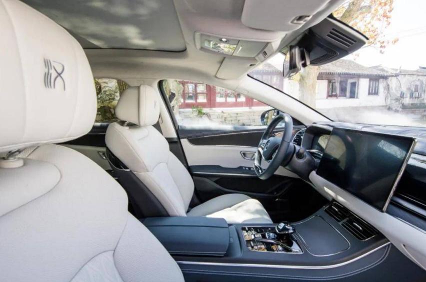 20多万的国产轿车，一年卖出10万台，国货黑粉们服不服？