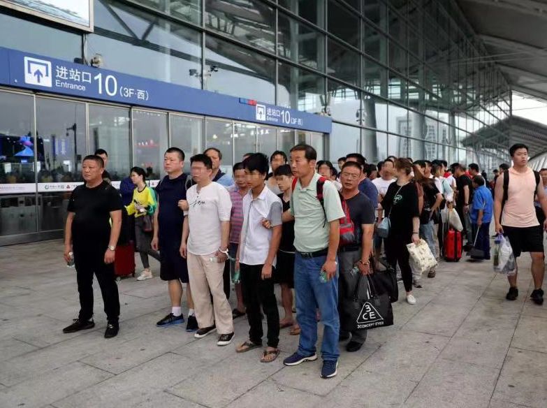 多种假奢侈品流入迪拜,迪拜奢侈品假货泛滥成灾