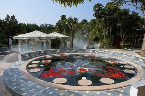 不用去泰国可以玩的景点,日本十大温泉胜地推荐