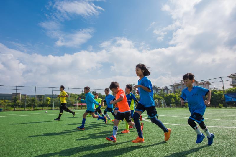 3-7岁小朋友足球训练热身,释放天性训练体适能