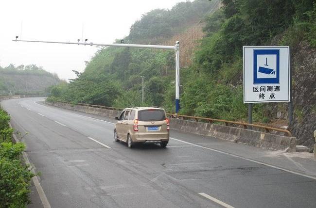 高速120前面突然提示限速100,高速110的路面突然提醒限速60