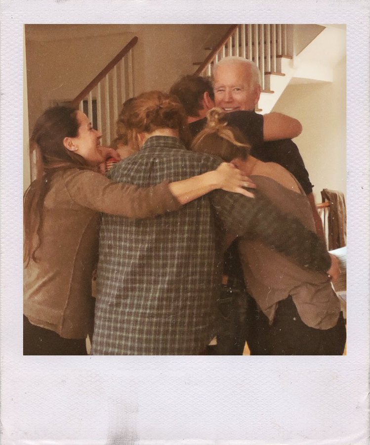 白宫新宠拜登猫狗双全,美国新任总统拜登夫人