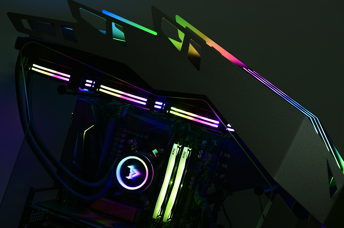 颜值与个性共舞，大水牛铁血战士异形机箱，越夜越有机