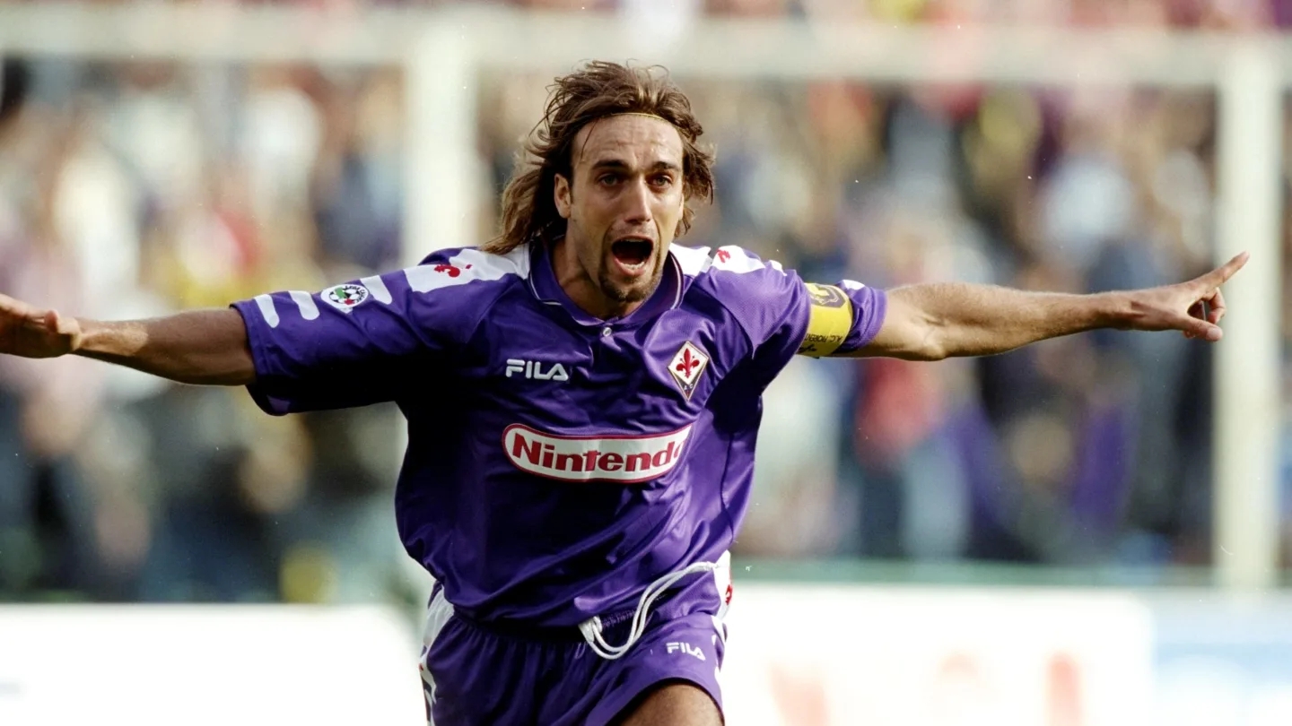 现代足球比赛中中锋位置的定义,足球里的中锋有什么要求