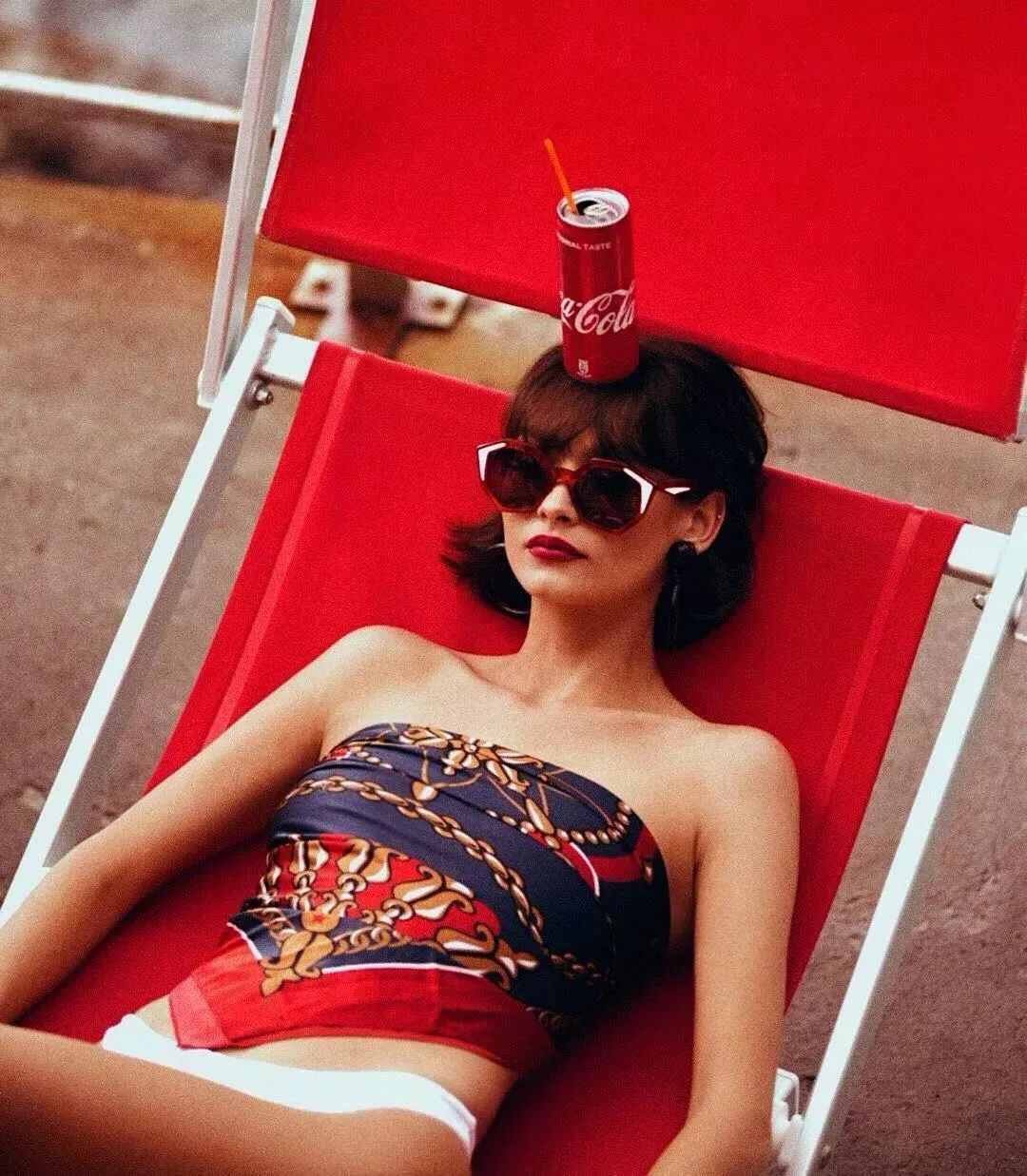 丝巾的5种时髦系法学起来,春季丝巾系法大全搭配大衣