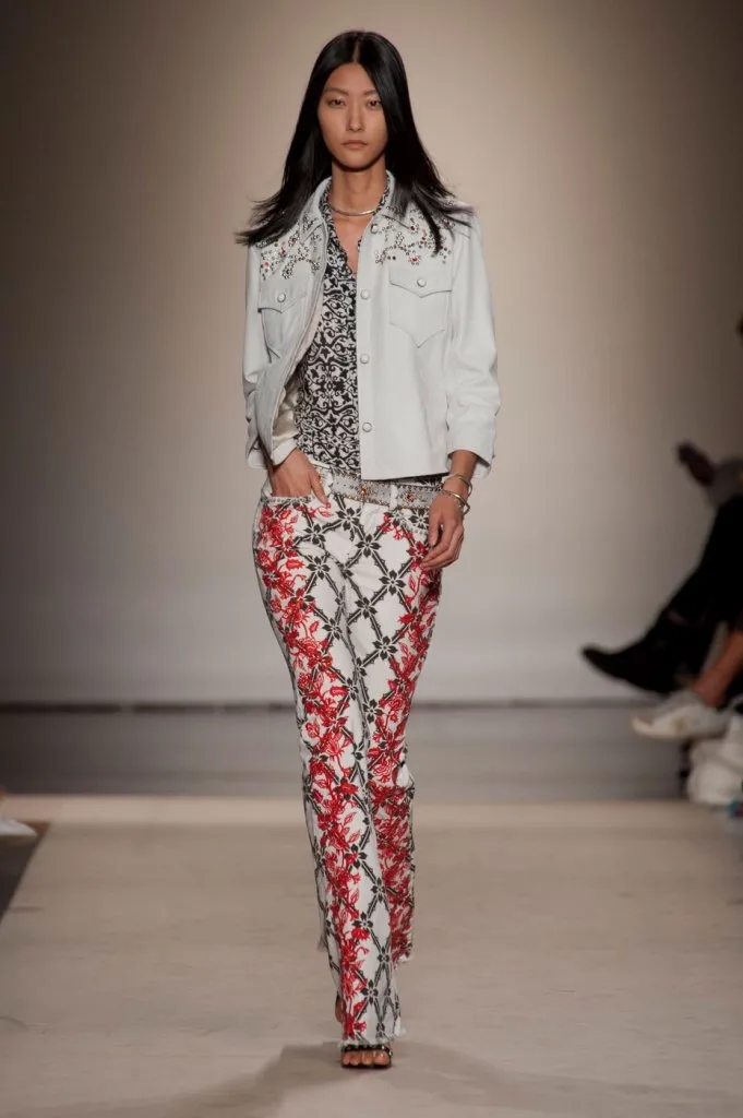 小胸怎么办,下胸弥补训练