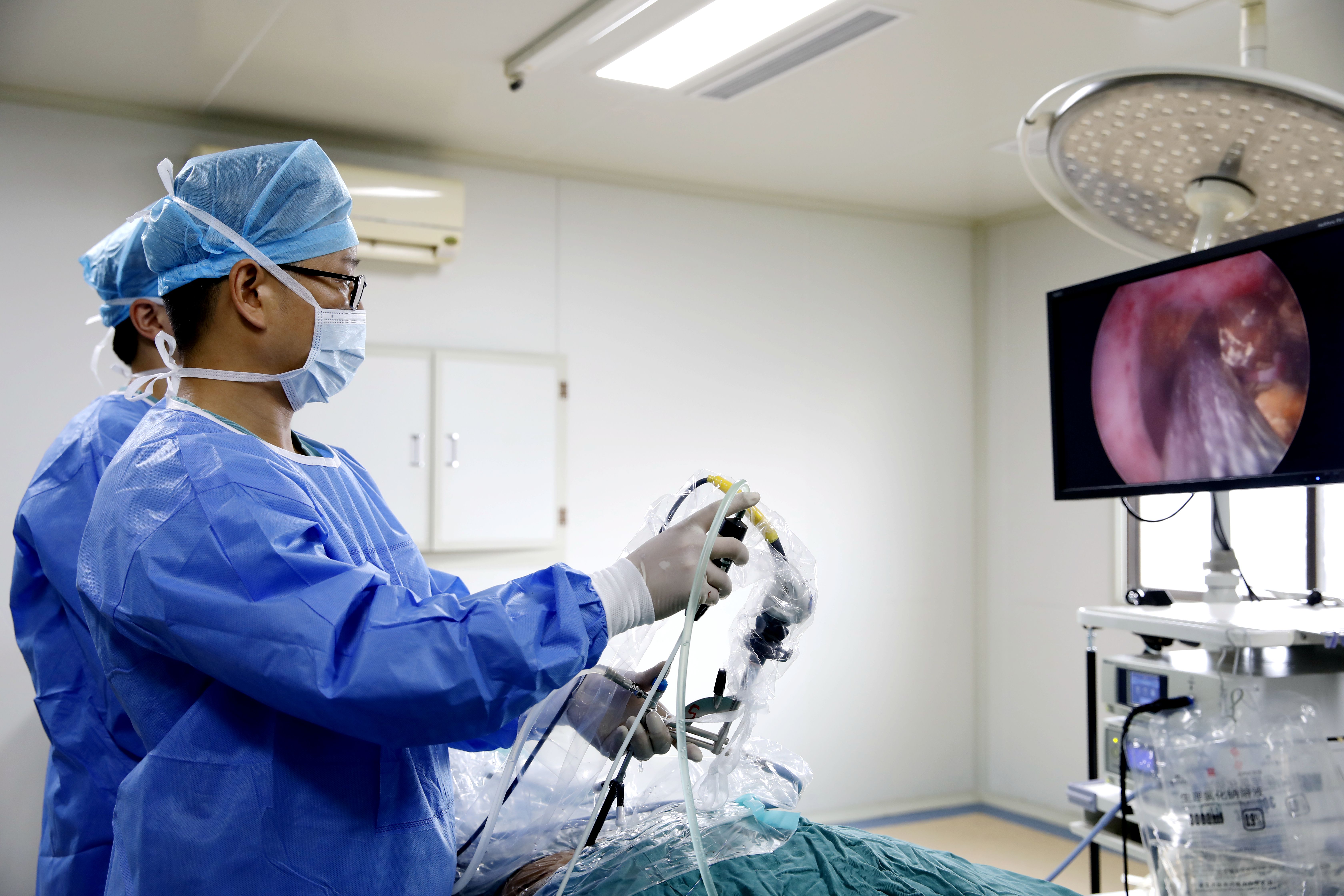 左肾长满鹿角结石,大妈肾内结石