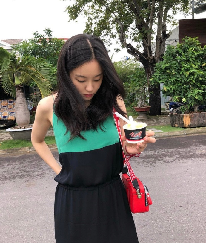 朴孝敏极简穿搭质感十足,朴孝敏时尚迷人