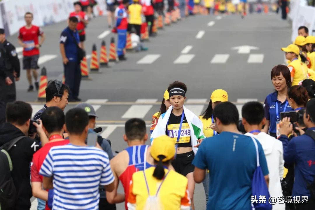 宁波马拉松鸣枪开赛,2019宁波国际马拉松