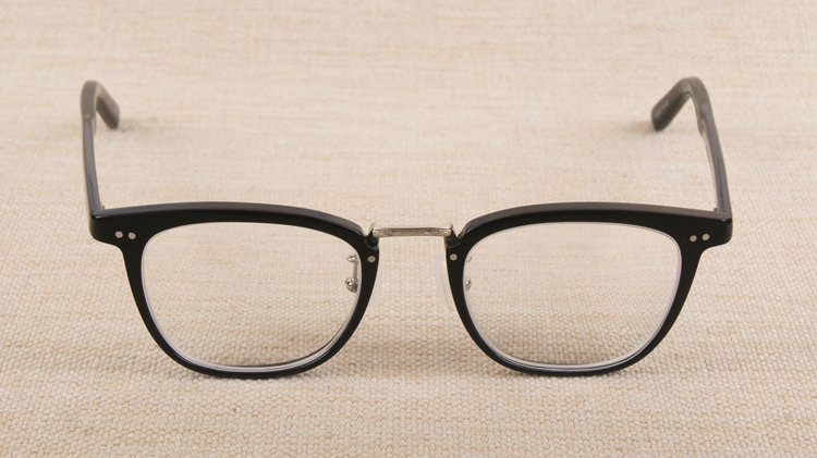 眼镜坏了能用胶水粘吗?眼镜损坏了最佳的维修方式是什么?