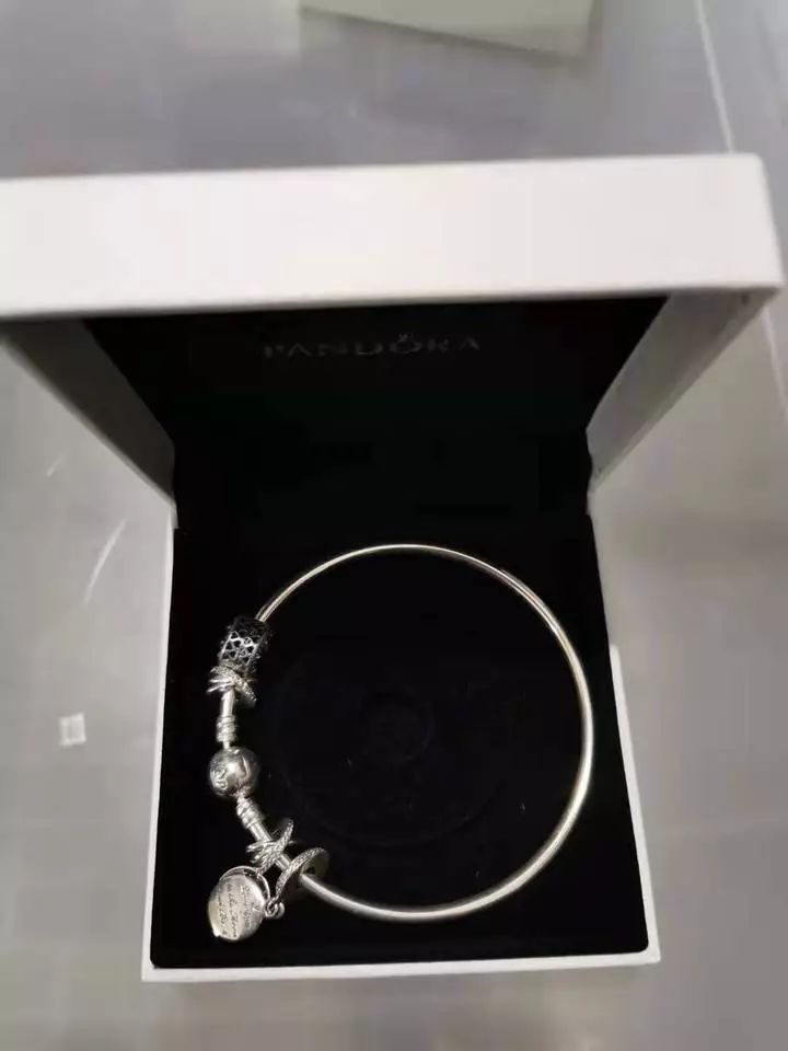 江诗丹顿手表外包装盒子很值钱吗,江诗丹顿手表全套包装