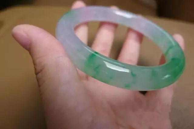 大涨的翡翠原石,9000块翡翠