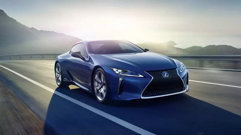 系好安全带生命更有保障,系好安全带让我们一起出发吧