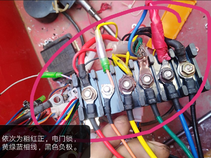 电动车关了钥匙显示屏还是亮,电动车不开钥匙车大灯为什么还亮