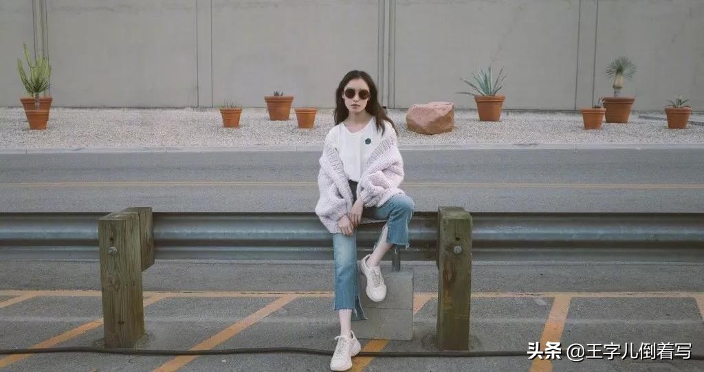 女生怎么摆pose怎么拍照好看,小女孩拍照如何摆pose戴帽子