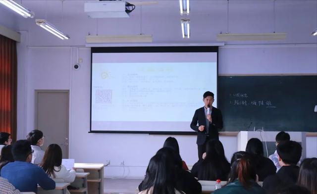 自我介绍7字口诀,自我介绍小金句让人一下记住