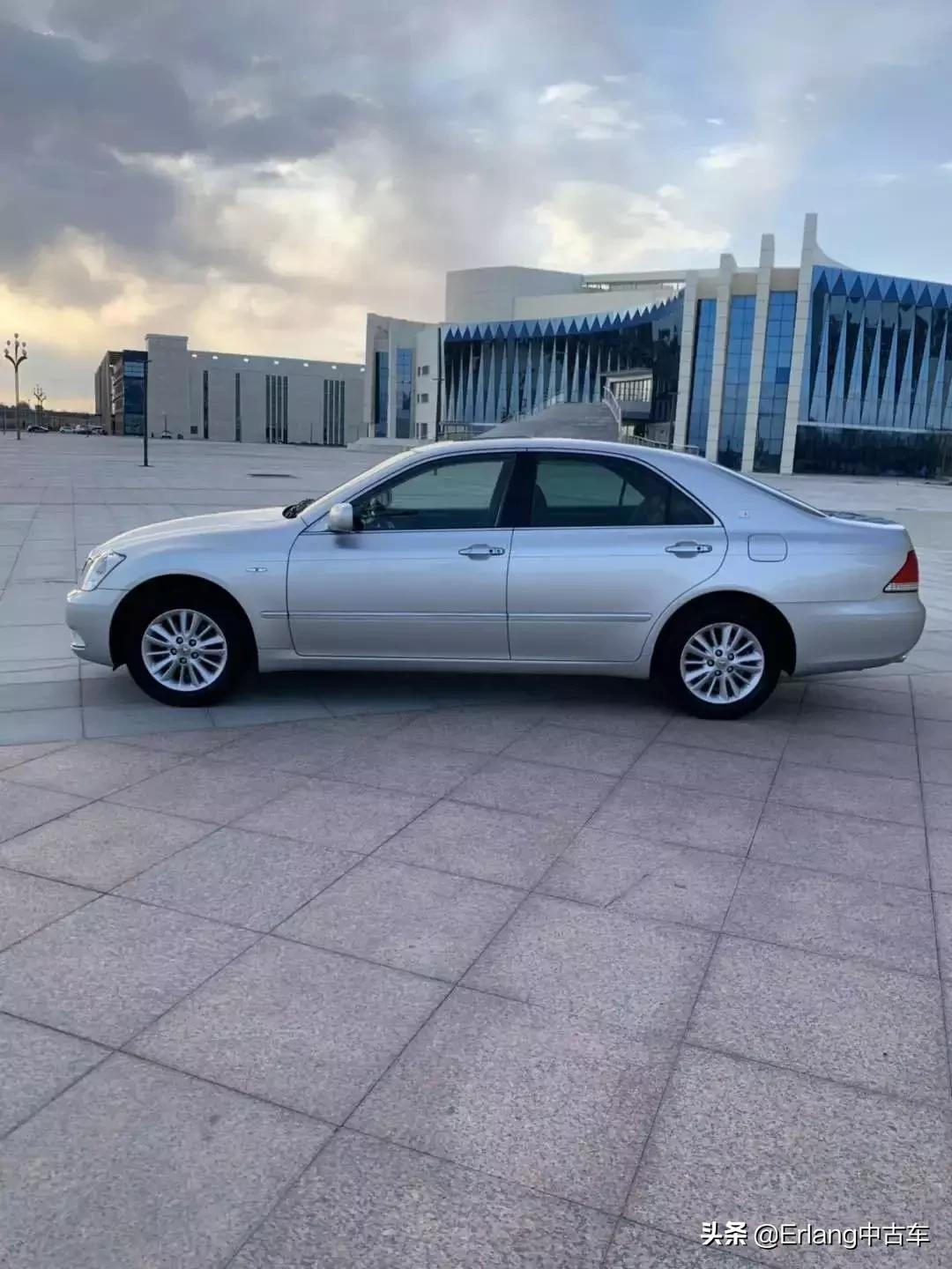 情怀皇冠最经典的12代,全新十六代丰田皇冠