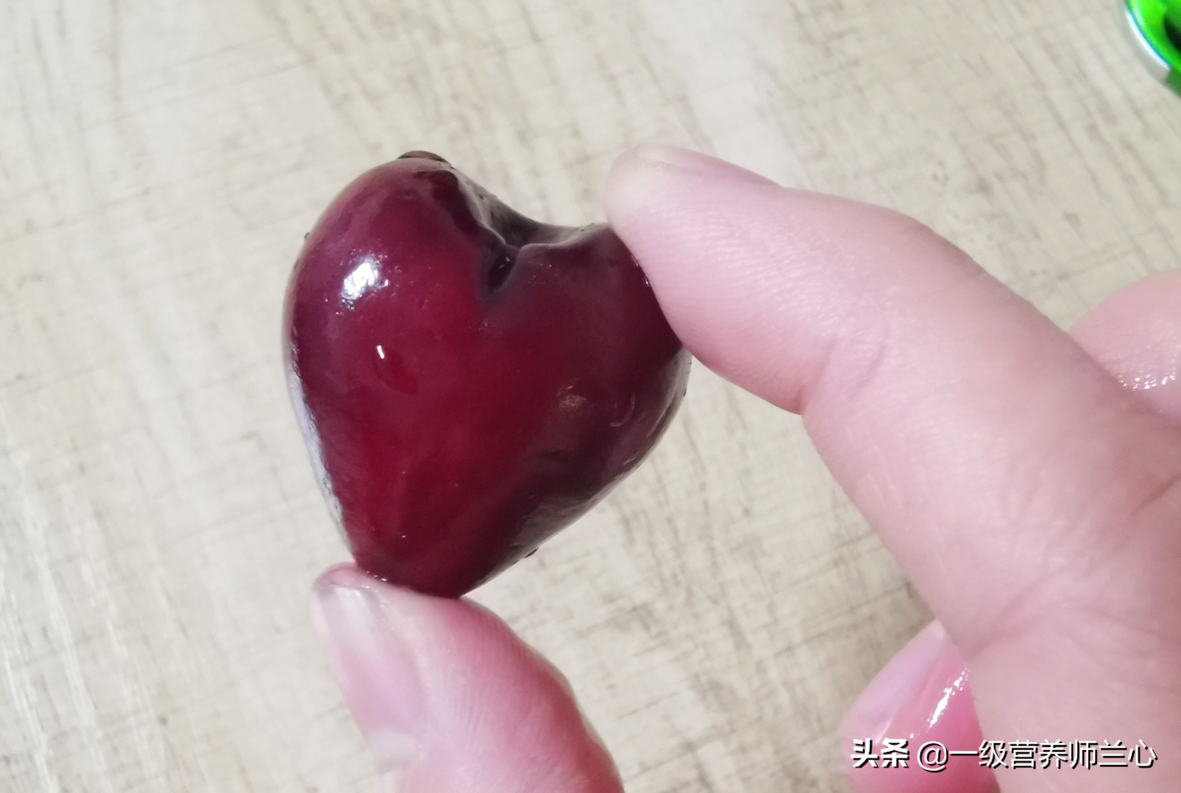 *口车进**厘子漂洋过海20多天不坏，都是防腐剂的功劳？吃时要小心