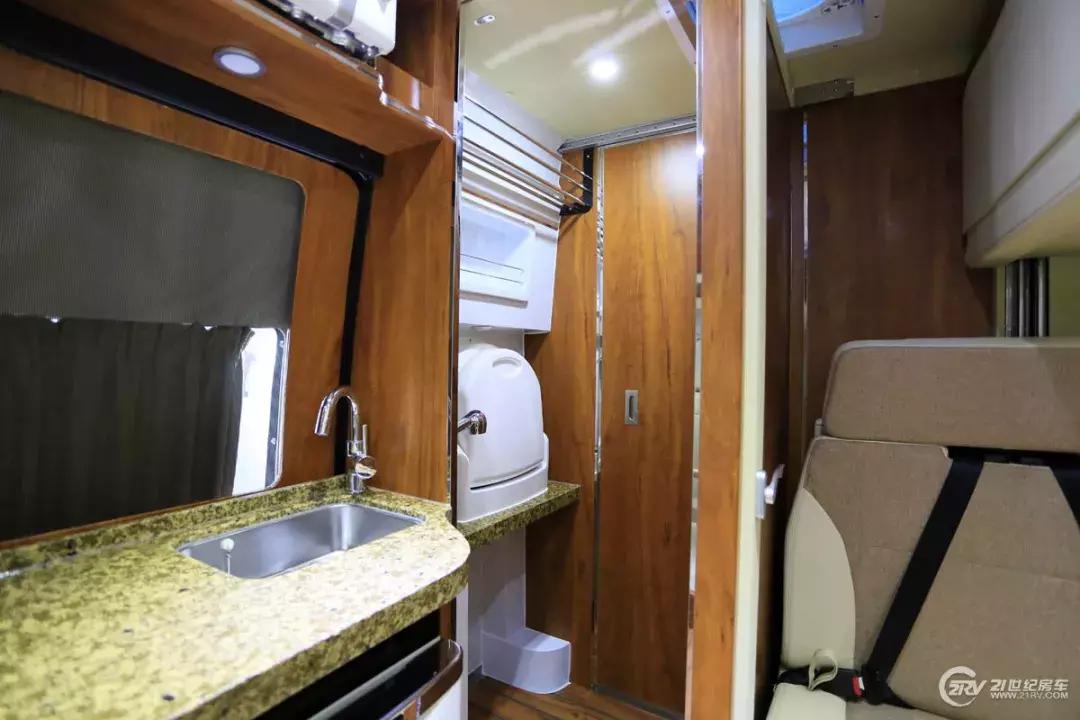 可住4人b型房车,最合理的b型房车布局4座