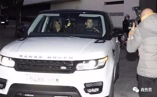 17岁梅西首秀照片,梅西34岁首战刷爆3项纪录