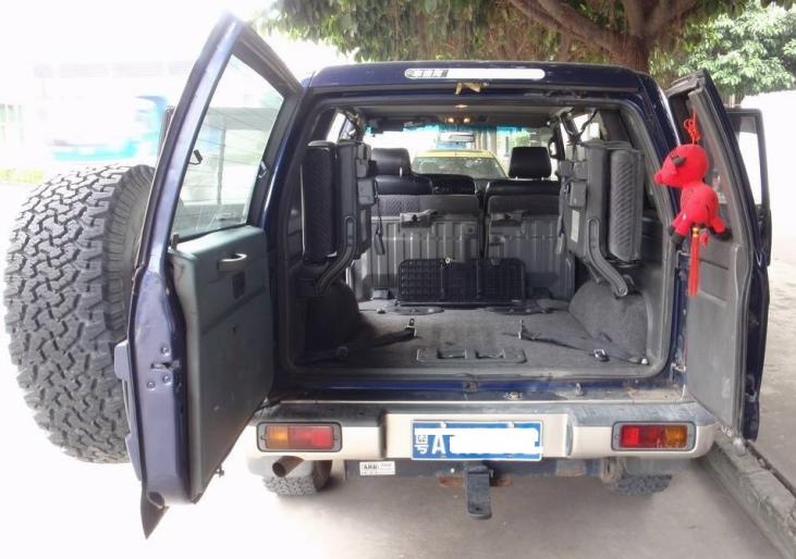 汽车后盖开启方向,汽车后盖的打开按键