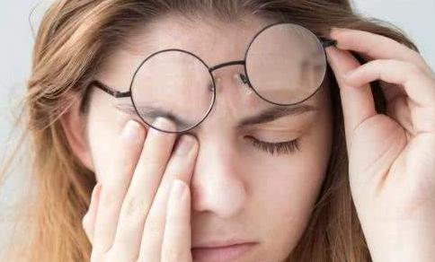 脸容易暗沉用什么粉底,皮肤暗沉不想化妆怎么办