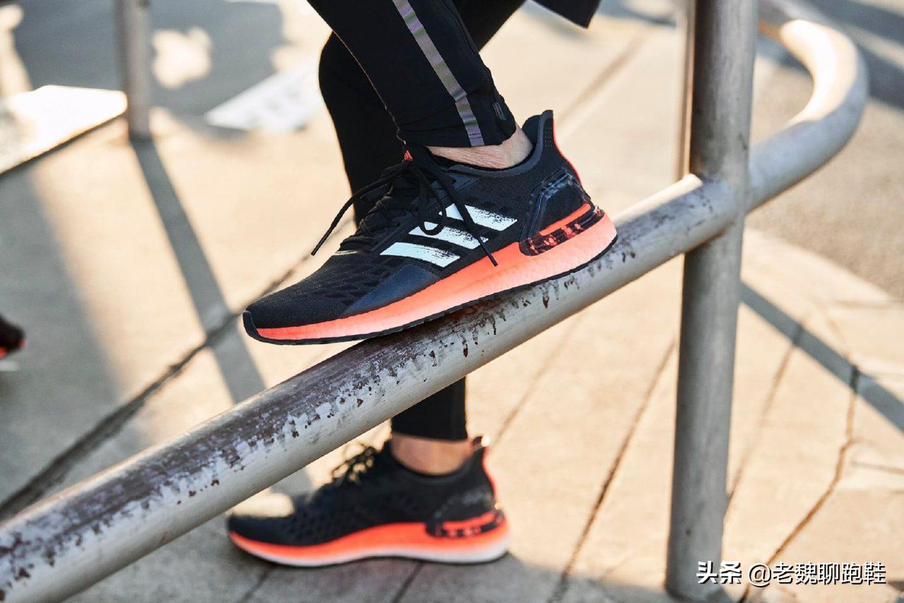 又能压马路又能跑步的鞋推荐,耐克和阿迪的顶级缓震跑鞋