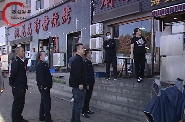 城管联合执法整治烧烤摊点,执法大队开展烧烤摊点专项整治