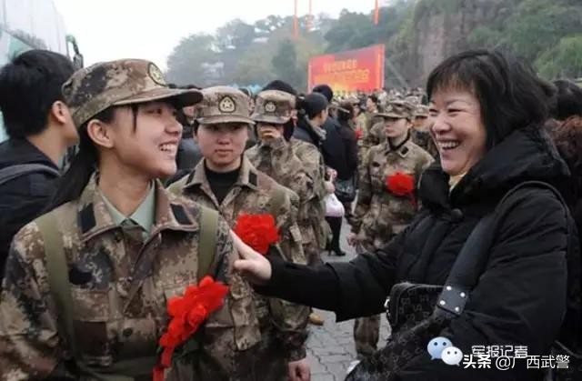 想当女兵是我一辈子的梦想,想当军官的女兵