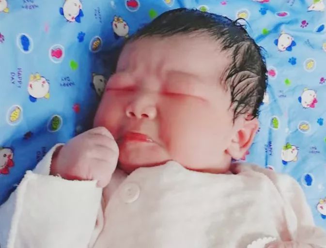 两次产检分娩盛赞九龙妇产医院，产妇连送四面锦旗致谢