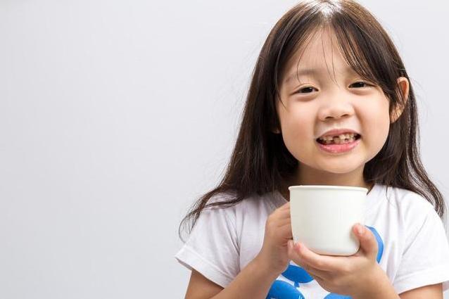 宝宝喝奶就拉粑粑怎么回事,孩子喝牛奶拉肚子该选什么奶