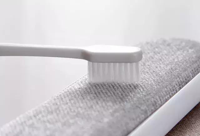 去除布料沙发静电,衣物粘上了毛球清除方法