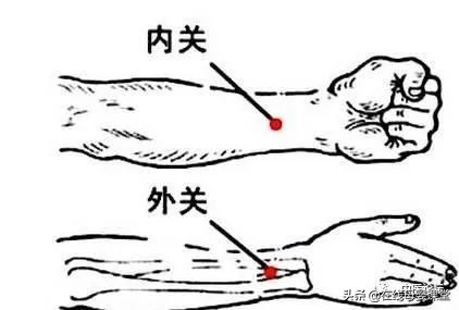 怎样给宝宝拍嗝才能让他不吐奶,宝宝嗝多总拍不出嗝怎么办