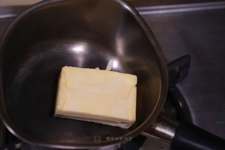 煎牛排时黄油炸到身上怎么办,煎牛排香料总是一煎就糊