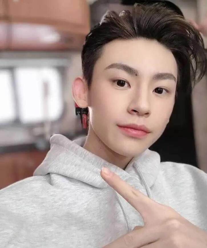 哪个男星演的狐狸精好看,长得像狐狸精的男明星