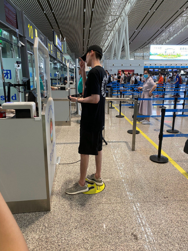 张翰穿搭夏天气质上衣,张翰蓝色衣服穿搭